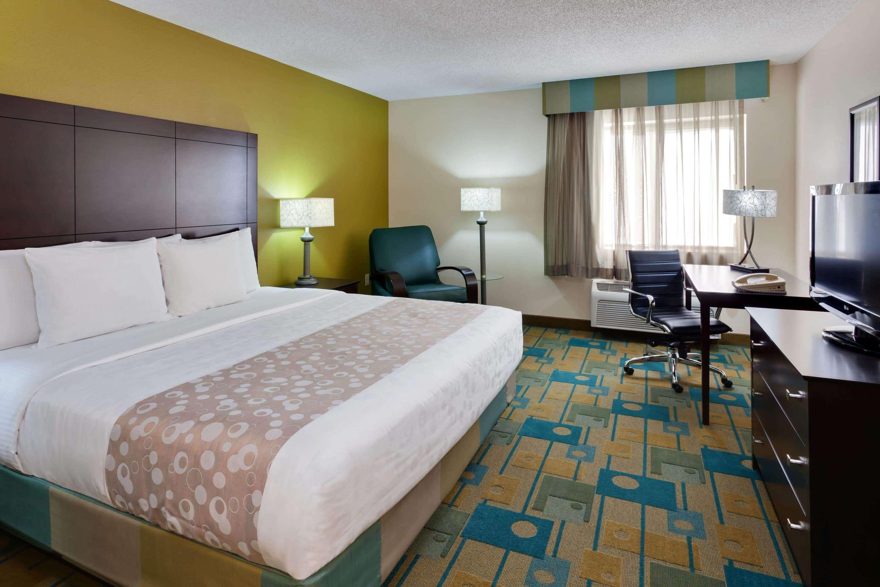La Quinta By Wyndham Plattsburgh Hotel Exterior photo