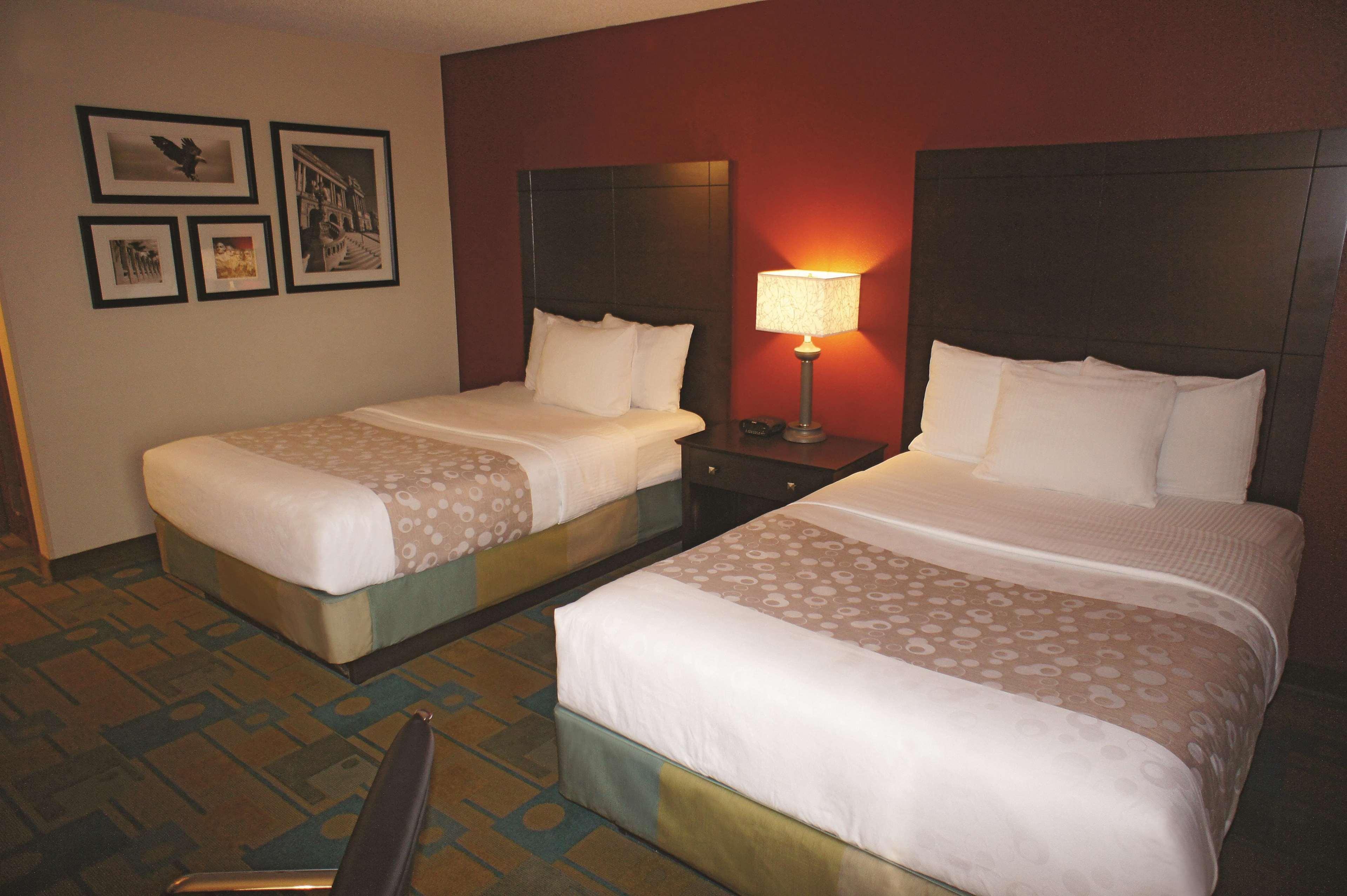 La Quinta By Wyndham Plattsburgh Hotel Exterior photo
