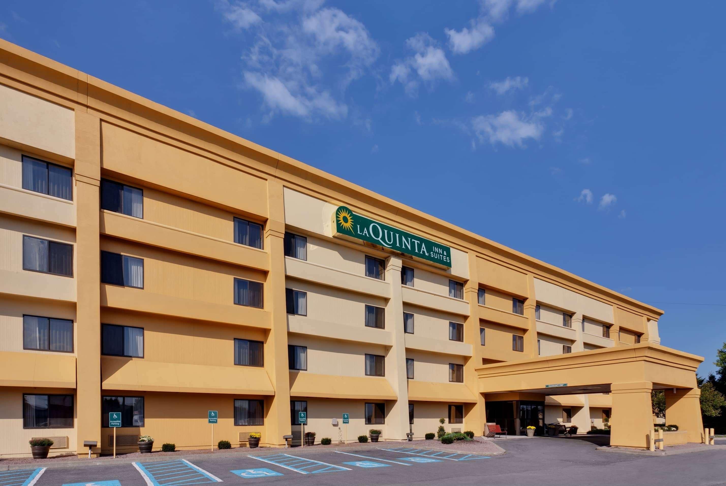 La Quinta By Wyndham Plattsburgh Hotel Exterior photo