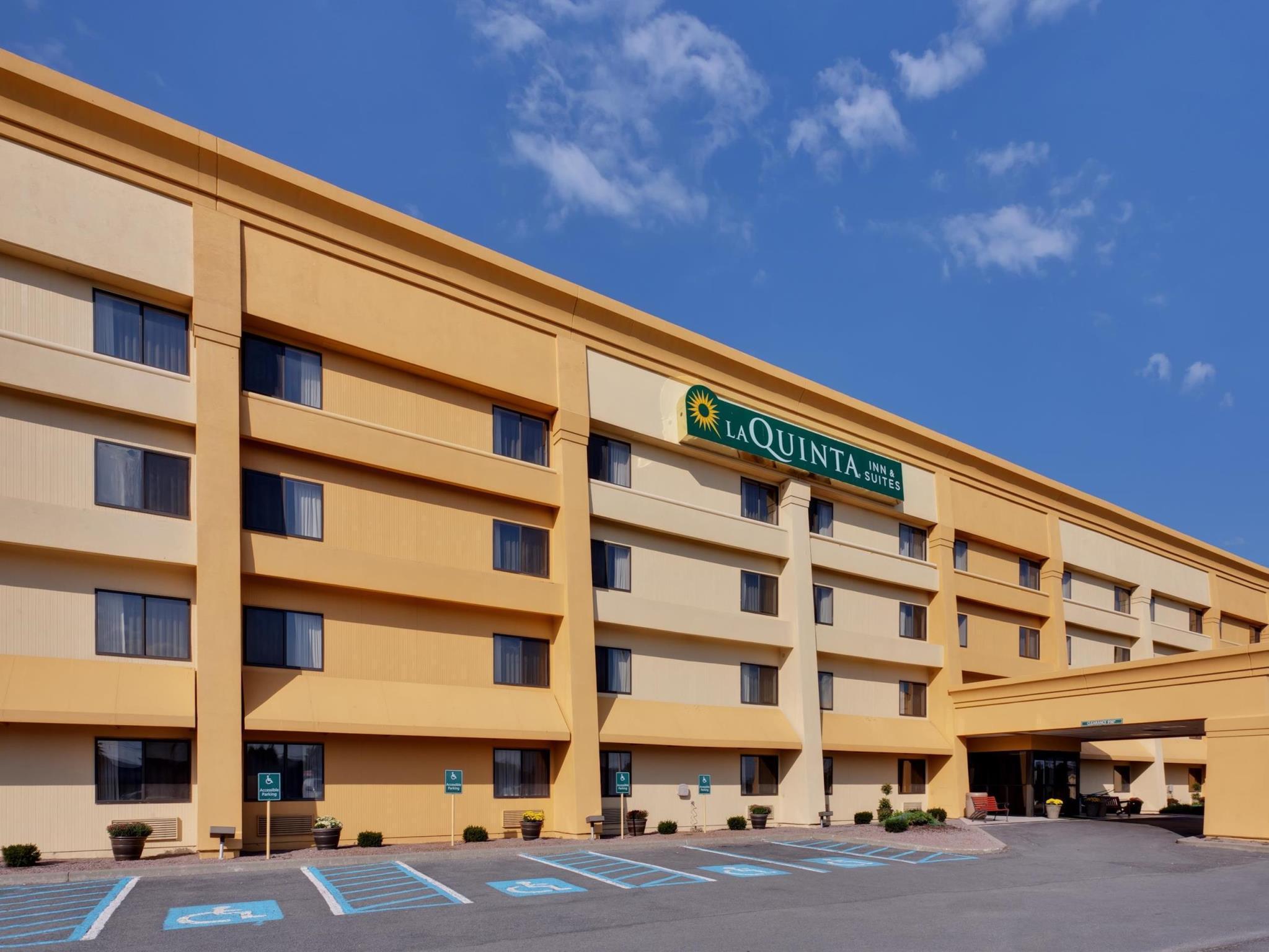 La Quinta By Wyndham Plattsburgh Hotel Exterior photo