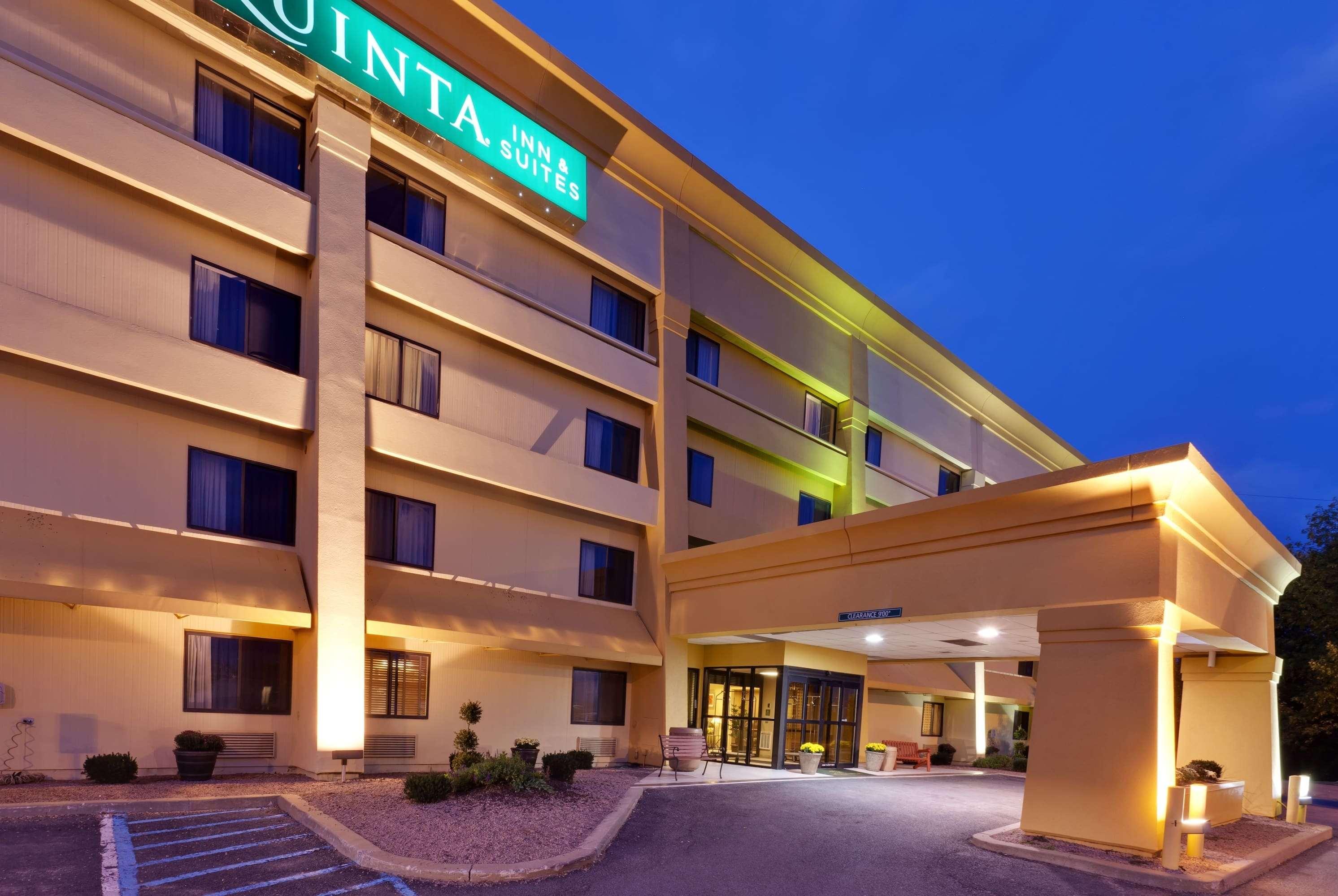 La Quinta By Wyndham Plattsburgh Hotel Exterior photo