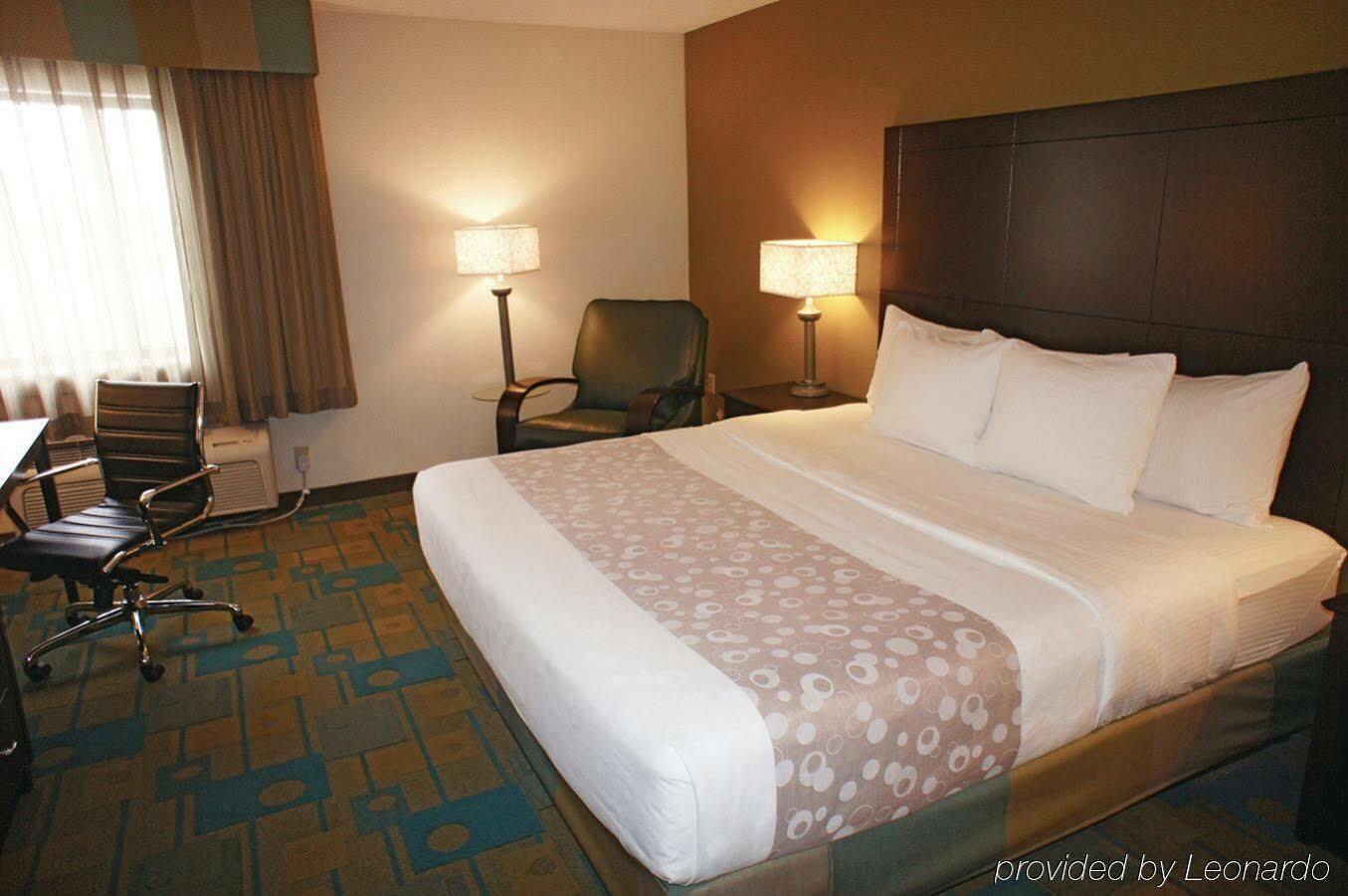 La Quinta By Wyndham Plattsburgh Hotel Exterior photo