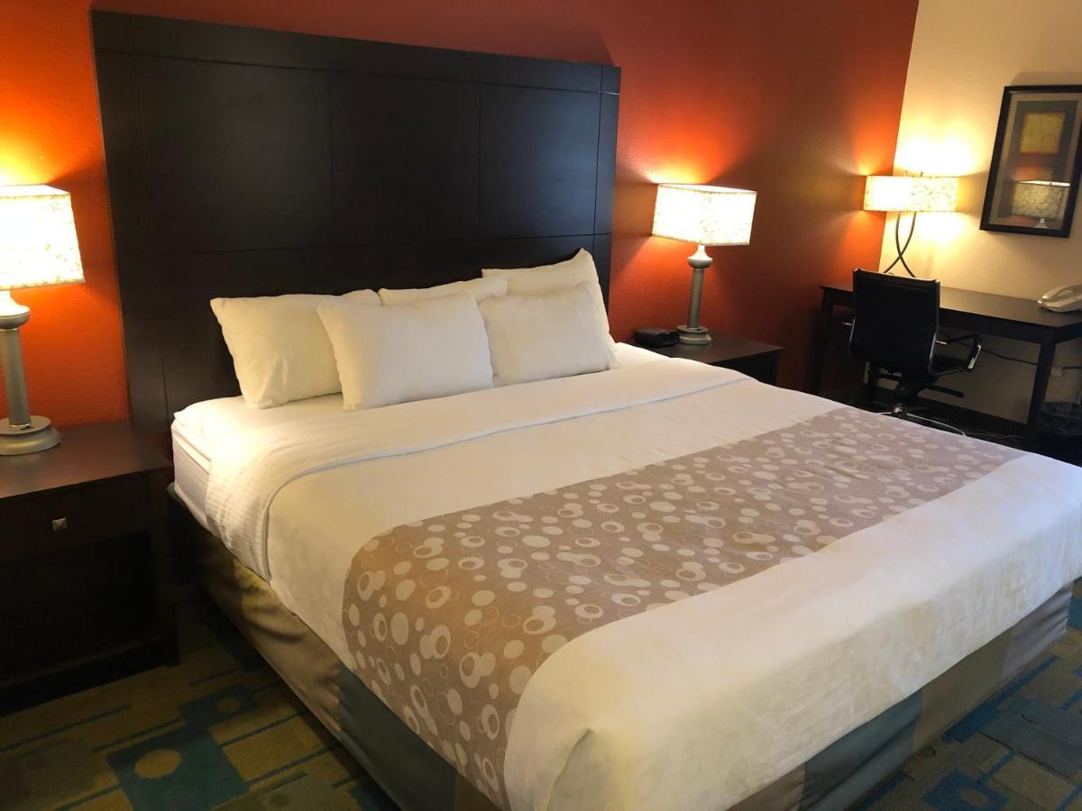 La Quinta By Wyndham Plattsburgh Hotel Exterior photo